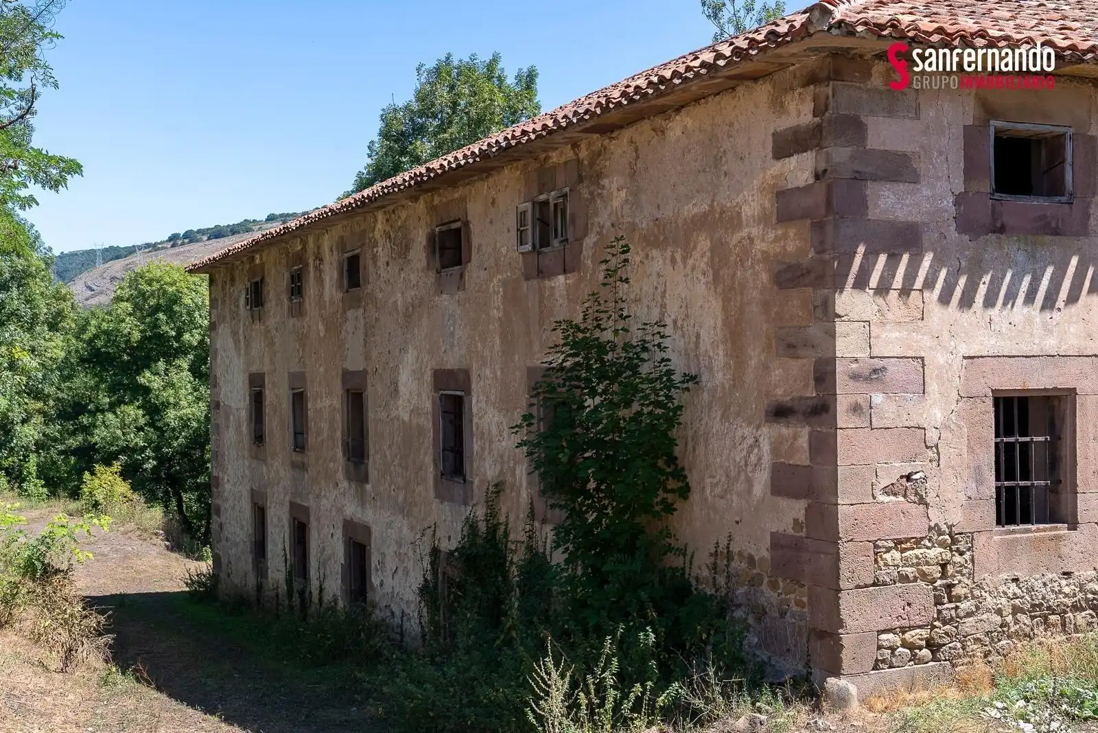 Vista exterior de Finca rústica en venda en Santiurde de Reinosa amb Jardí privat