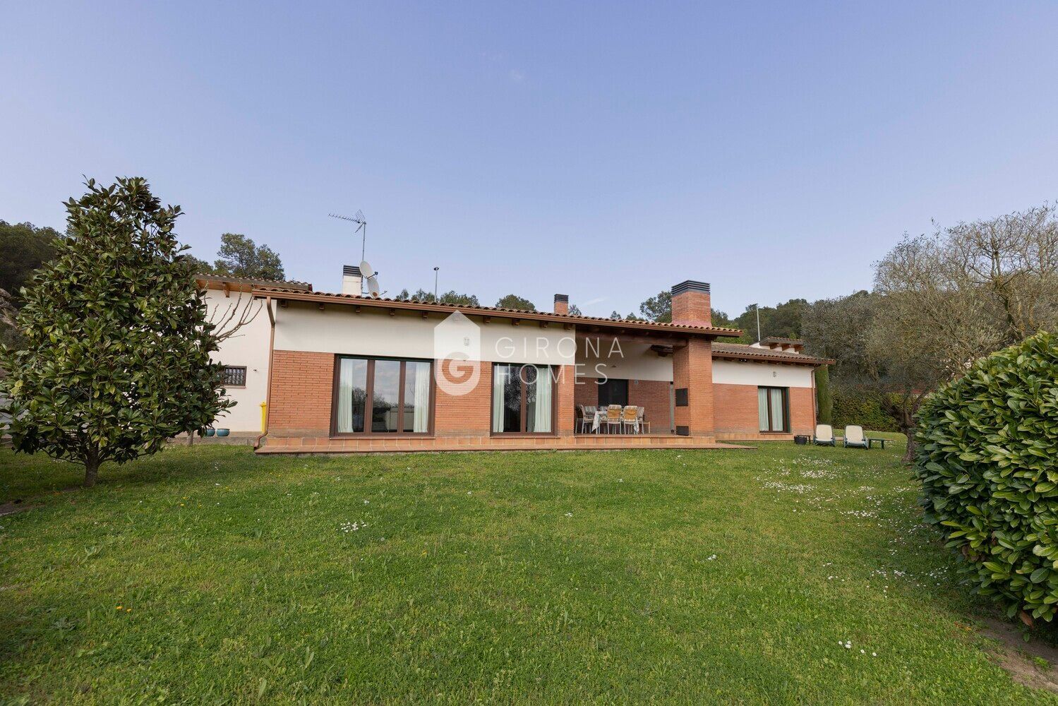 Vista exterior de Casa o xalet en venda en Sant Julià de Ramis amb Aire condicionat, Jardí privat i Terrassa