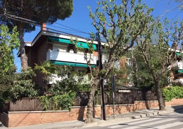 Vista exterior de Pis en venda en Sant Cugat del Vallès