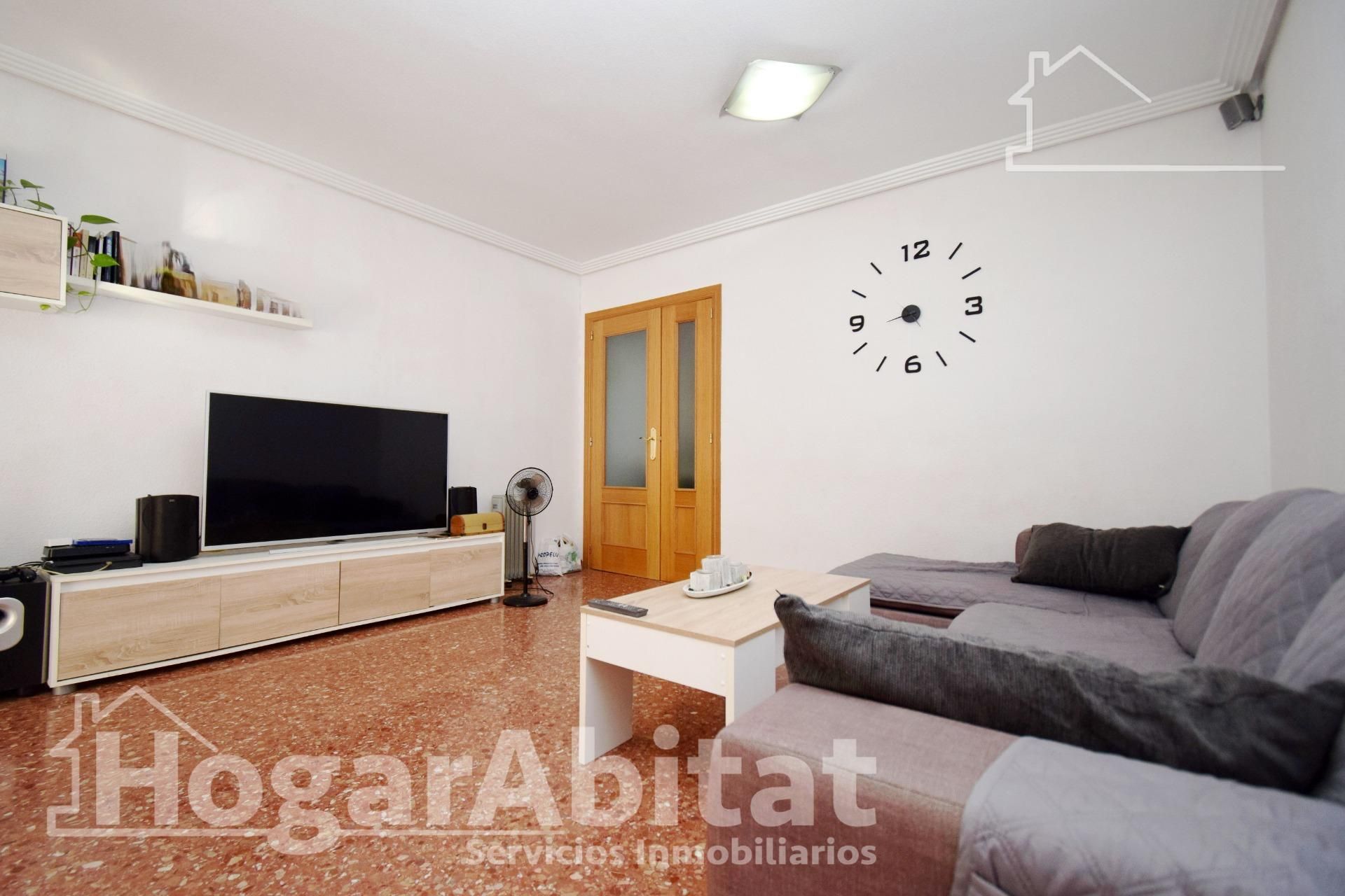 Sala d'estar de Pis en venda en Aldaia amb Aire condicionat, Terrassa i Balcó