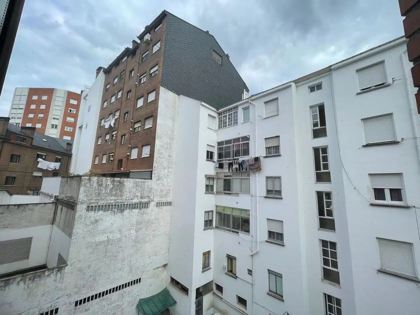 Vista exterior de Piso en venta en Ponferrada con Calefacción, Terraza y Trastero