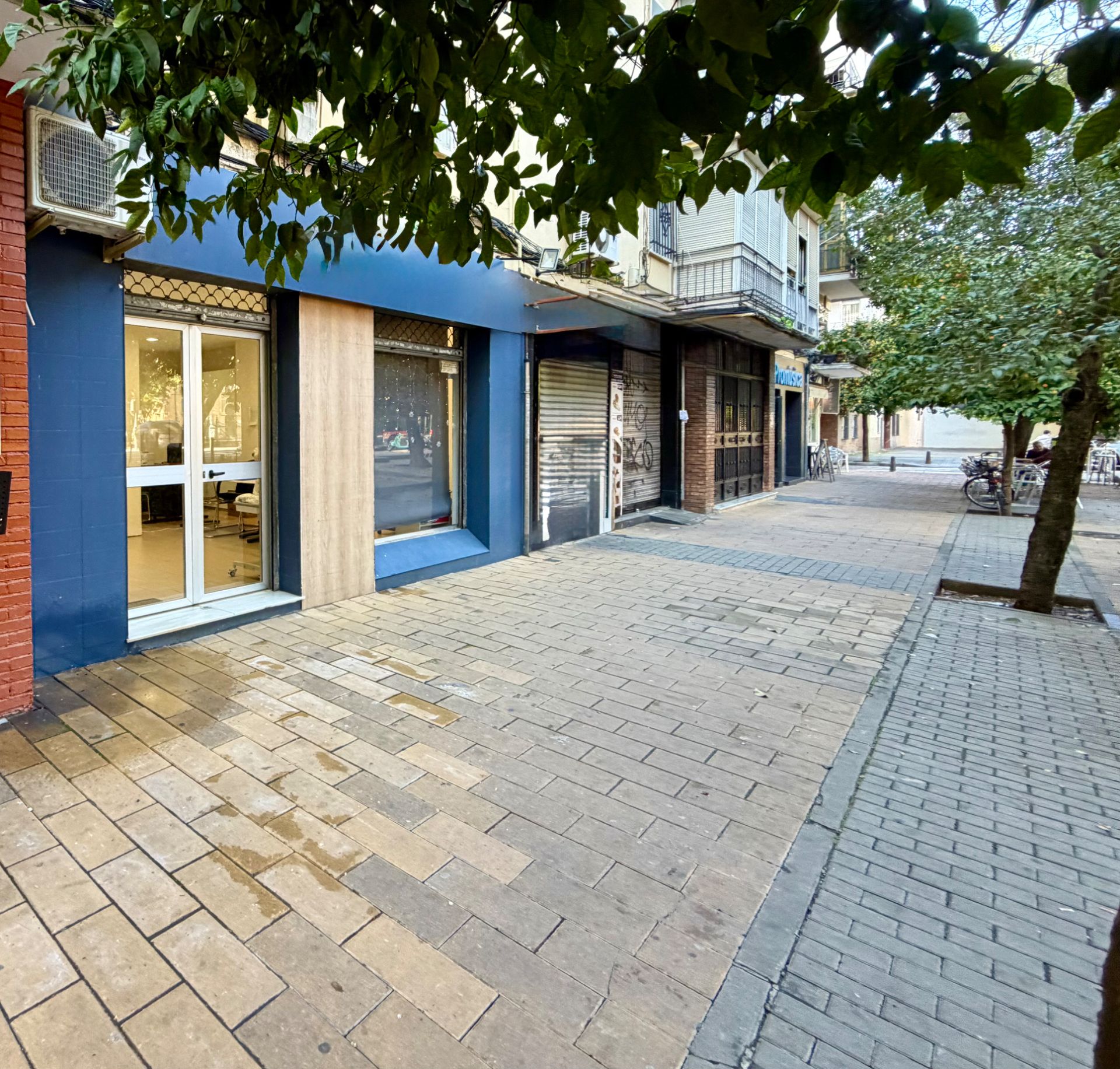 Vista exterior de Local de lloguer en  Sevilla Capital amb Aire condicionat, Calefacció i Terrassa