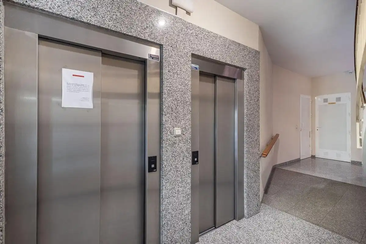 Flat for sale in Granada  with Air Conditioner and Terrace