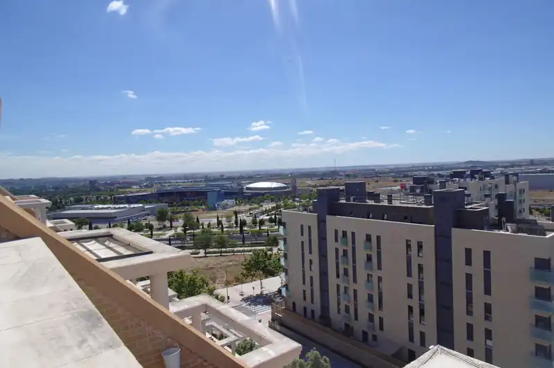 Vista exterior de Àtic en venda en Madrid amb Aire condicionat, Calefacció i Terrassa