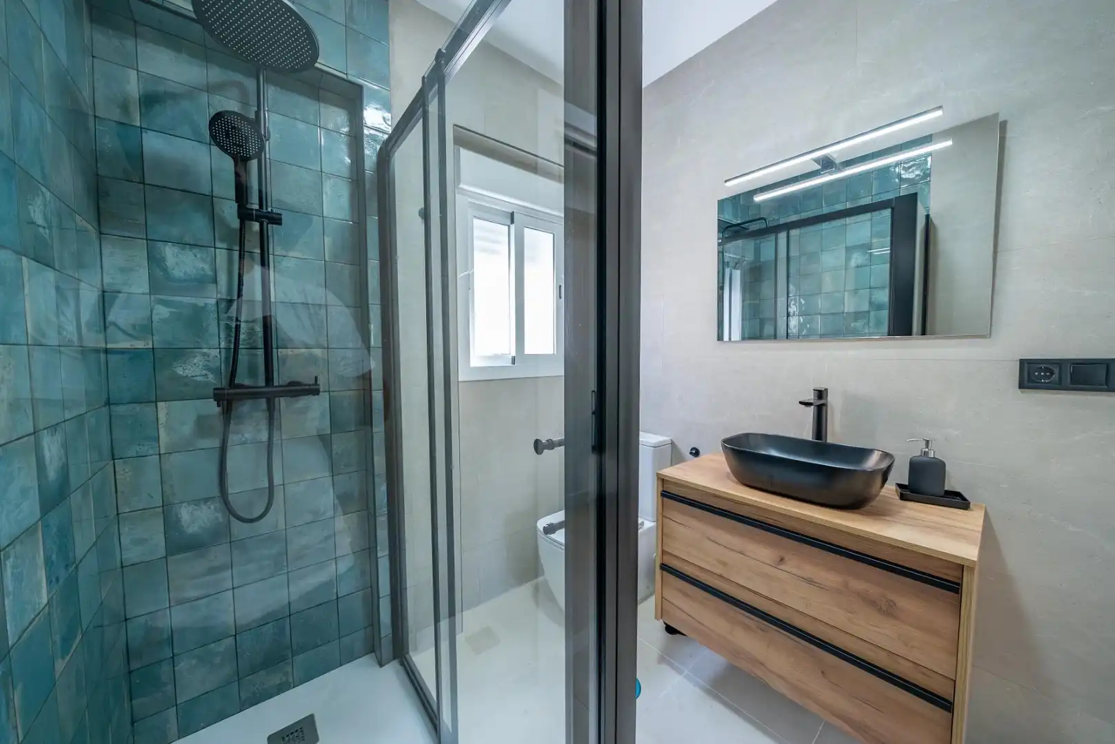 Badezimmer von Wohnung zur untervermieten in Sevilla mit Klimaanlage, Terrasse und Möbliert