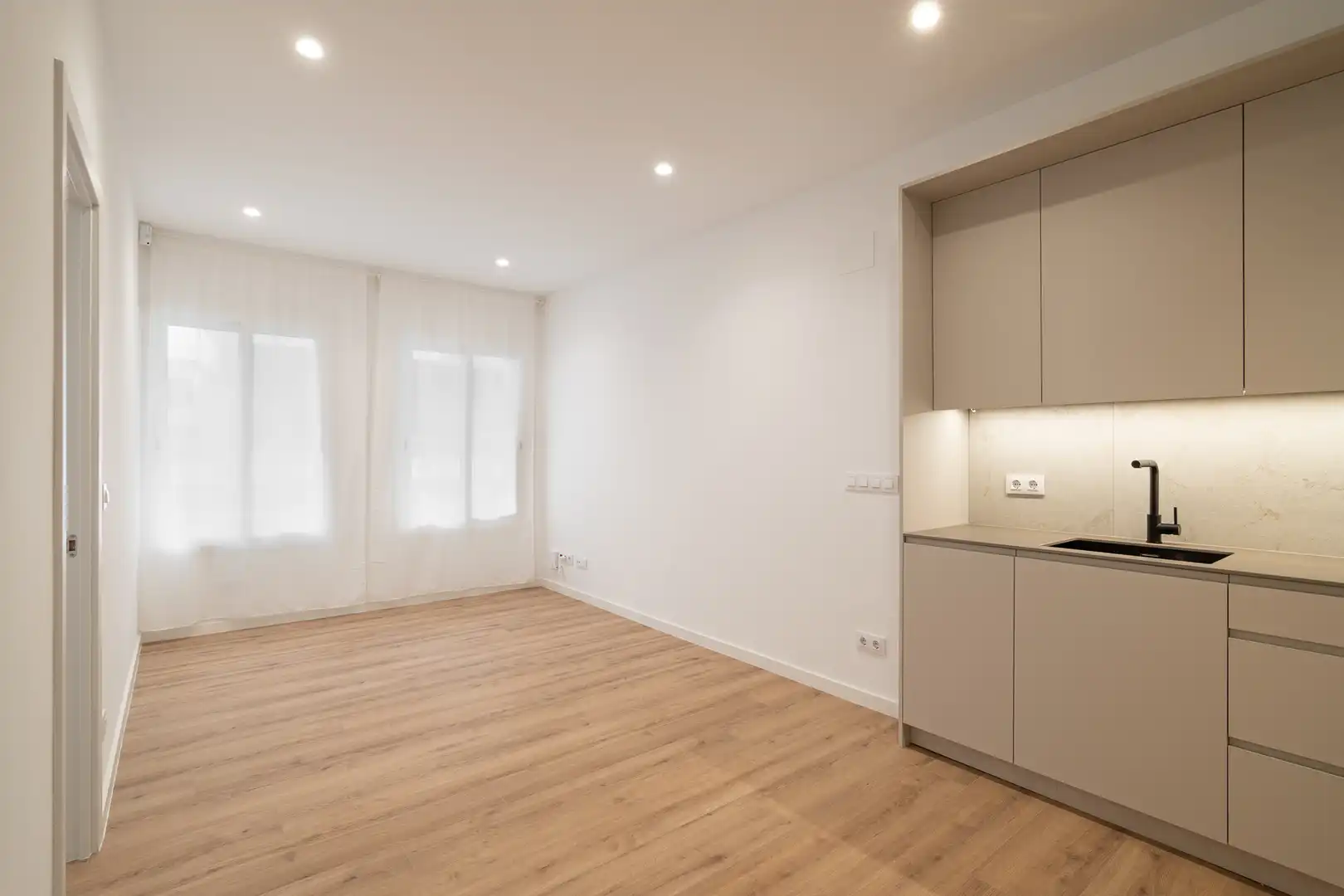 Sala de estar de Piso en venta en Barcelona con Parquet y Horno