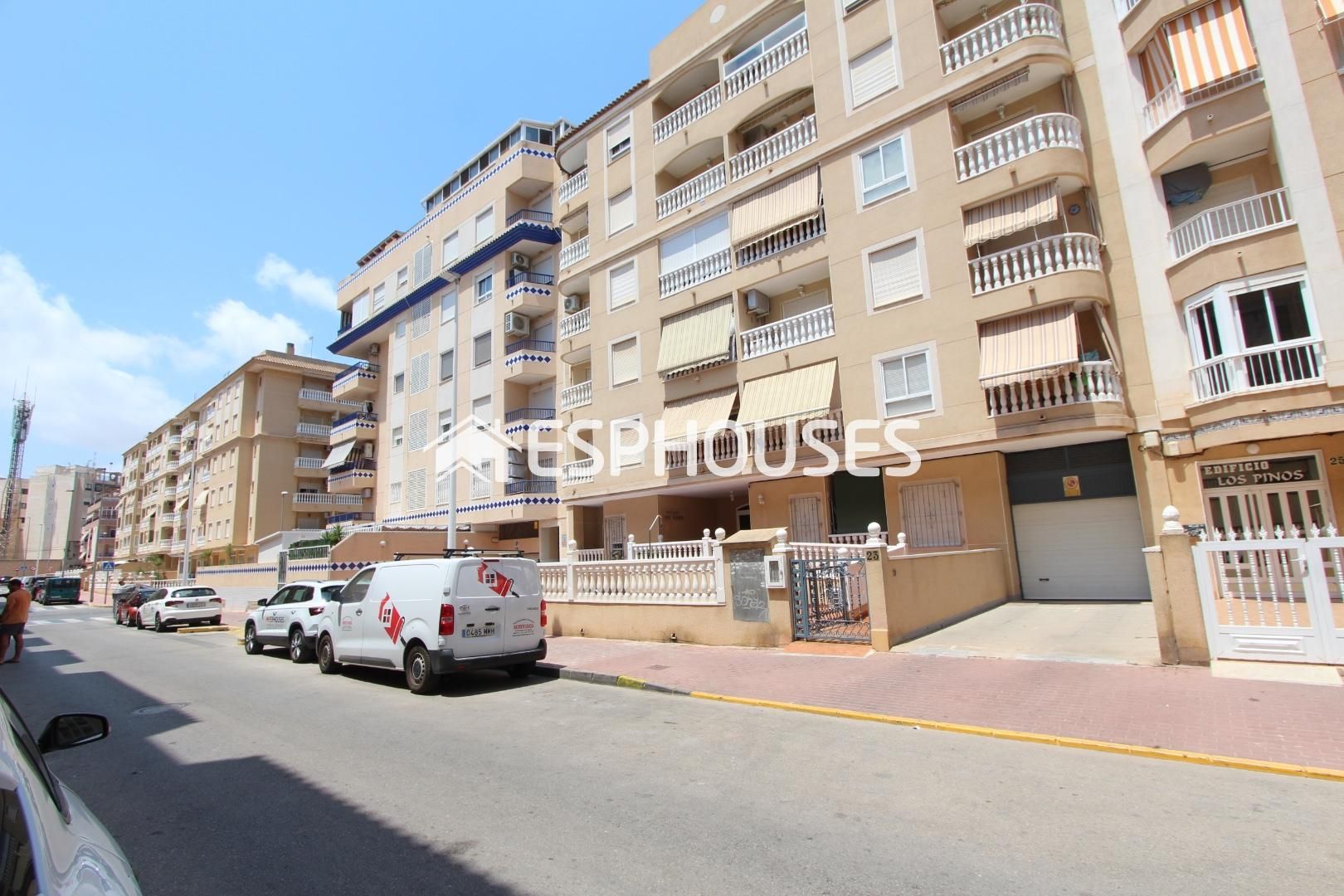 Vista exterior de Apartament en venda en Guardamar del Segura amb Aire condicionat, Traster i Moblat