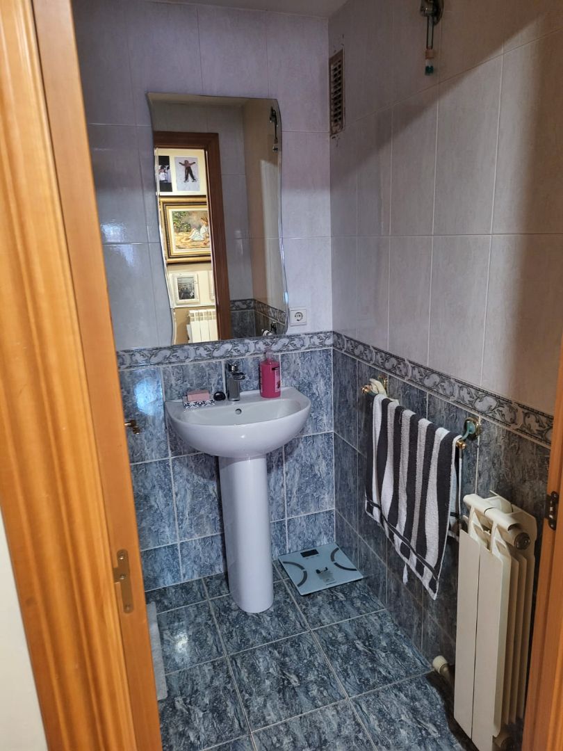 Bathroom of Flat for sale in  Zaragoza Capital  with Air Conditioner, Heating and Parquet flooring