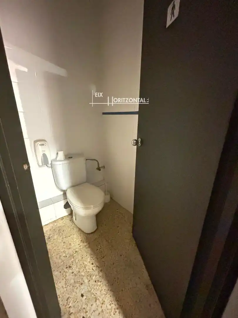 Badezimmer von Geschaftsraum zur Miete in Barberà del Vallès mit Klimaanlage und Internet