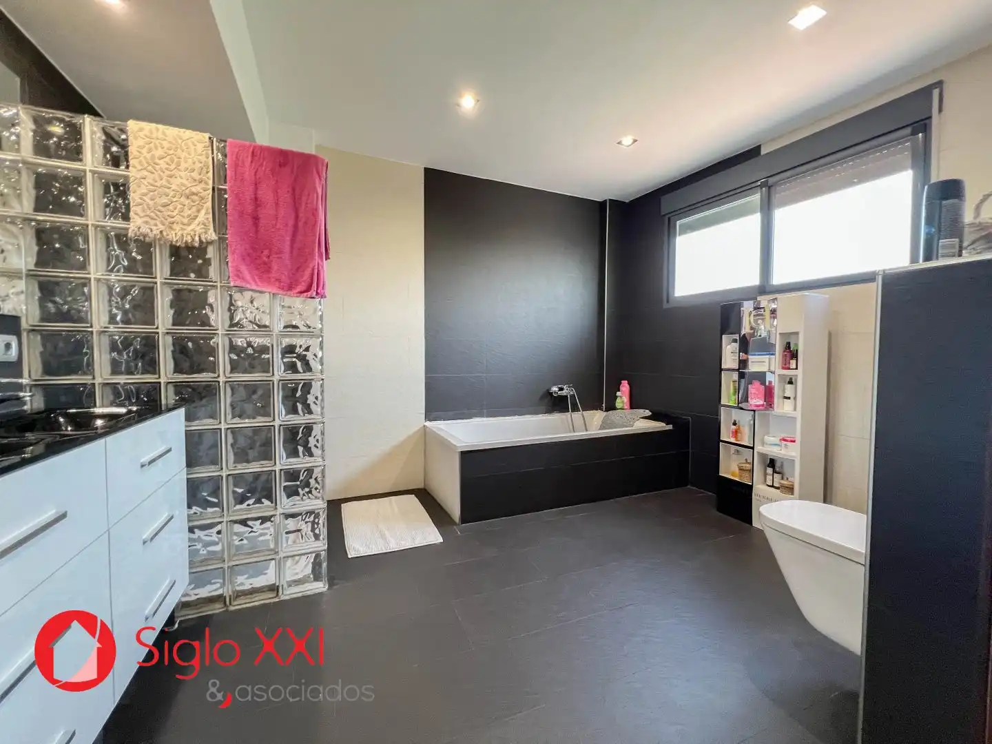 Bathroom of Houses for sale in Les Alqueries / Alquerías del Niño Perdido  with Private garden, Terrace and Balcony