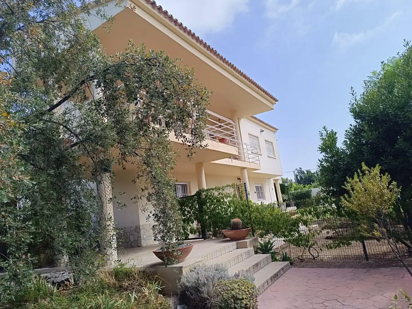 Vista exterior de Casa o xalet en venda en La Nucia amb Jardí privat i Piscina comunitària
