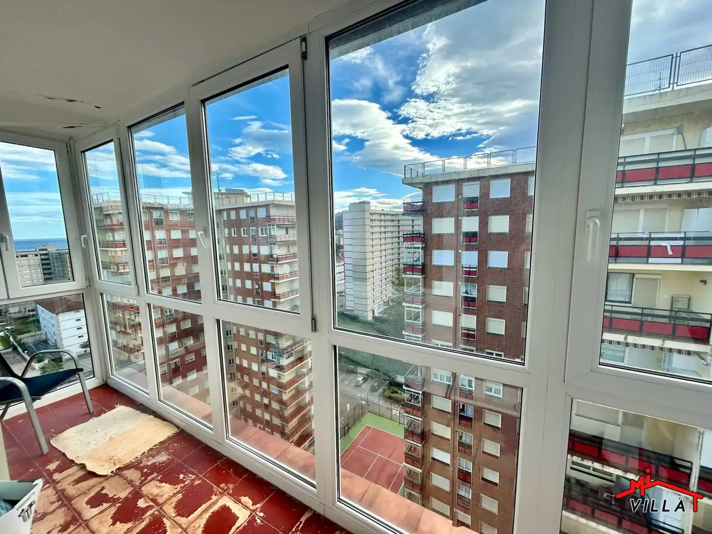 Außenansicht von Wohnung zum Verkauf in Laredo mit Heizung und Terrasse