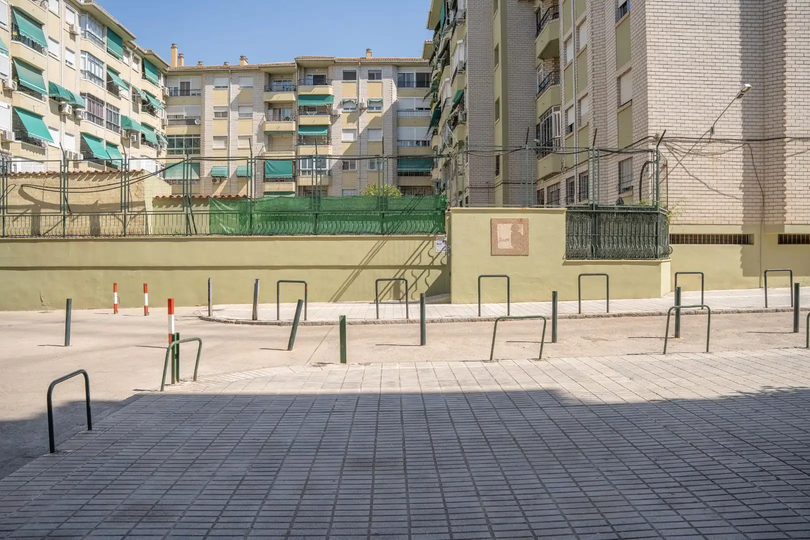 Exterior view of Flat for sale in Granada  with Air Conditioner, Terrace and Alarm