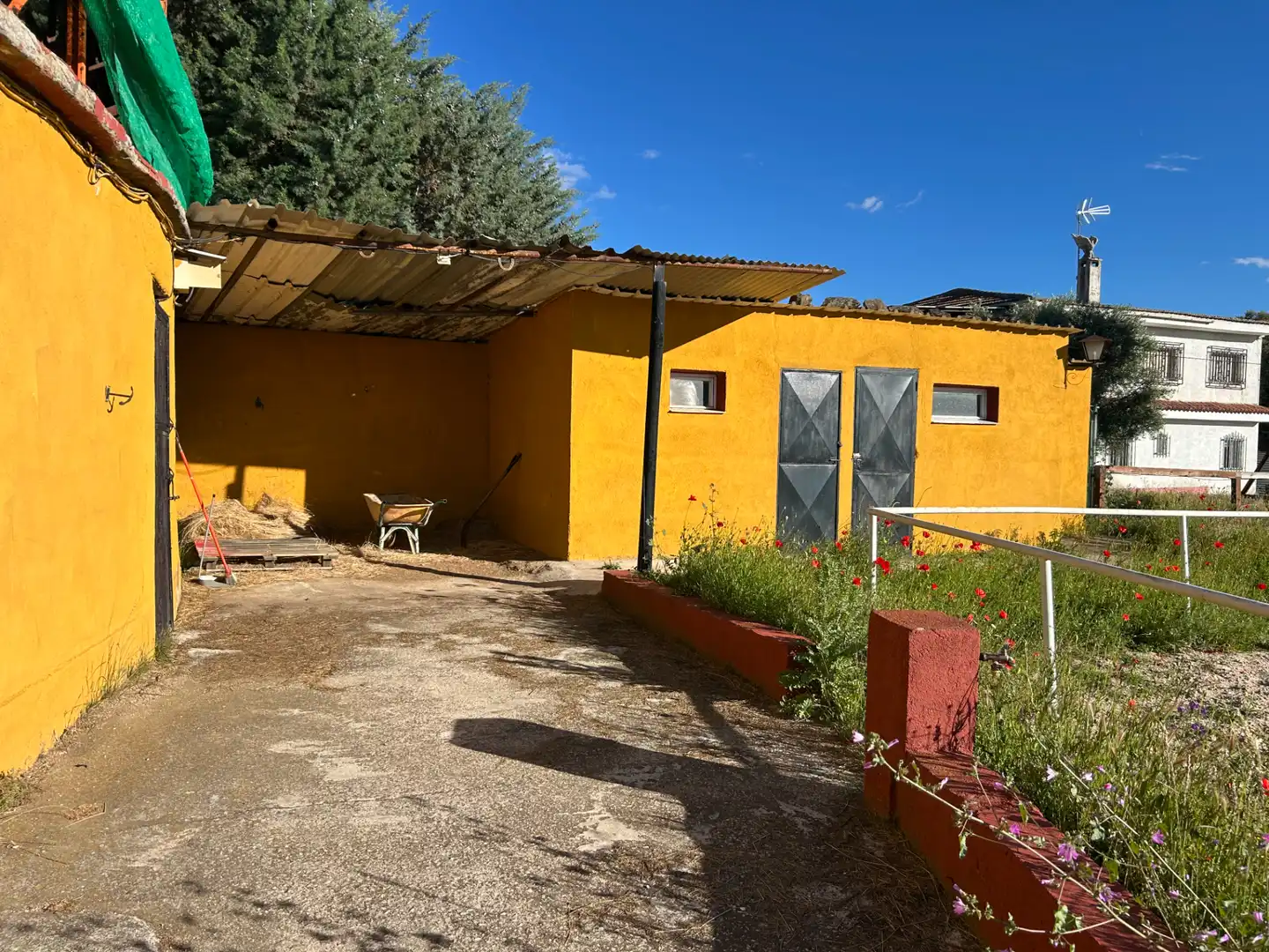 Vista exterior de Finca rústica en venta en Navas del Rey con Calefacción, Jardín privado y Terraza
