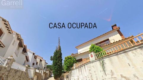 Este encantador chalet de 142 m en Vilassar de Dalt ofrece 5 dormitorios, 2 baños, jardín, terraza y garaje, en una ubicación priv