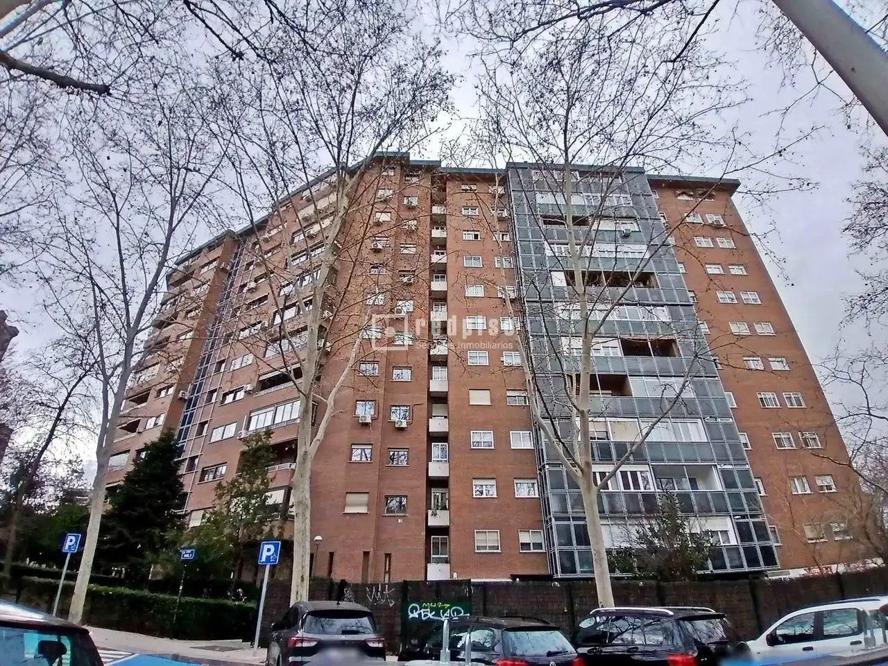 Vista exterior de Garatge en venda en Madrid