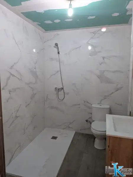 Bany de Pis en venda en Linares