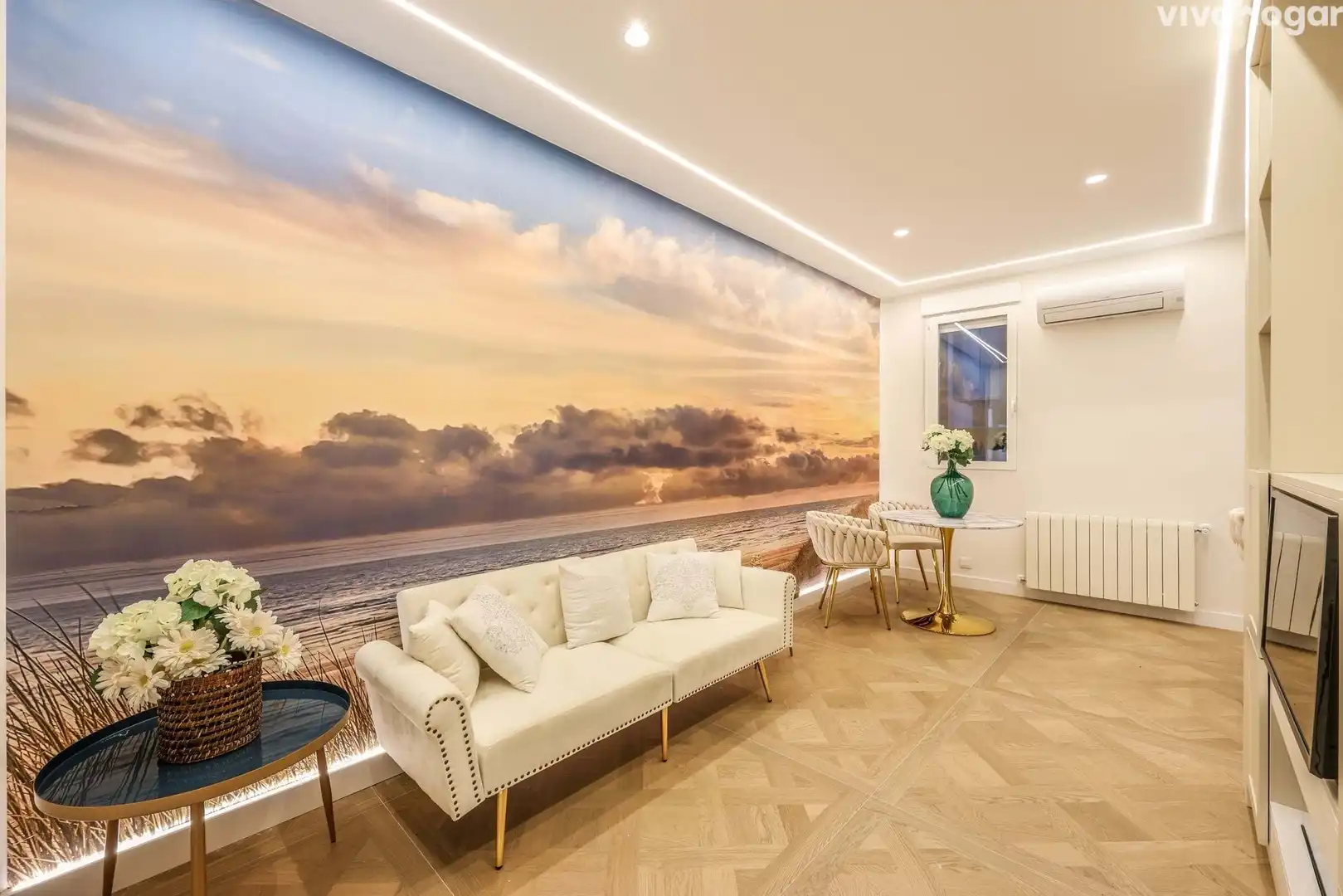 Living room of Flat for sale in Madrid  with Air Conditioner, Heating and Furnished