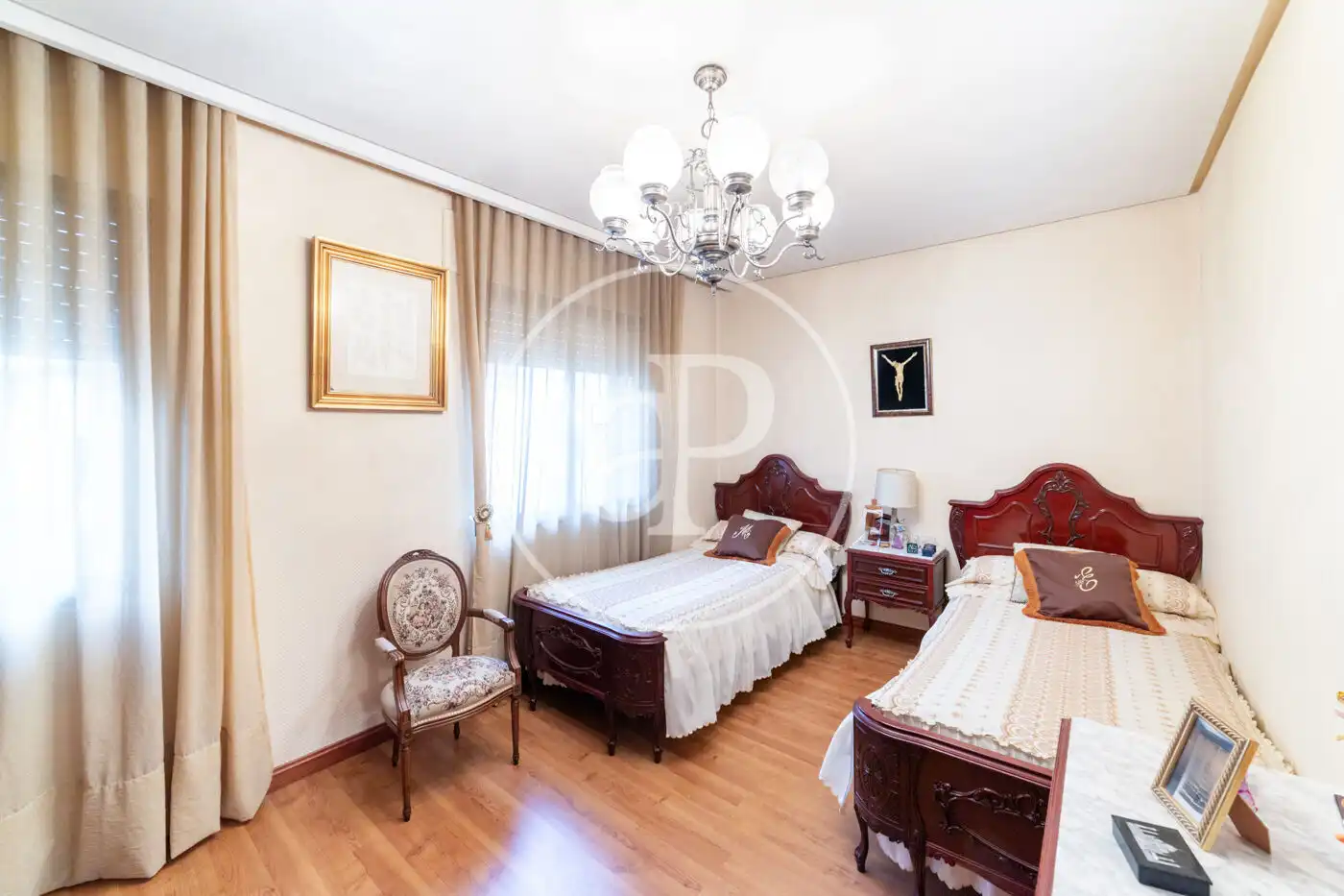 Dormitori de Casa adosada en venda en Madrid amb Aire condicionat, Calefacció i Jardí privat