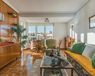 Living room of Flat to rent in  Madrid Capital  with Air Conditioner, Heating and Furnished