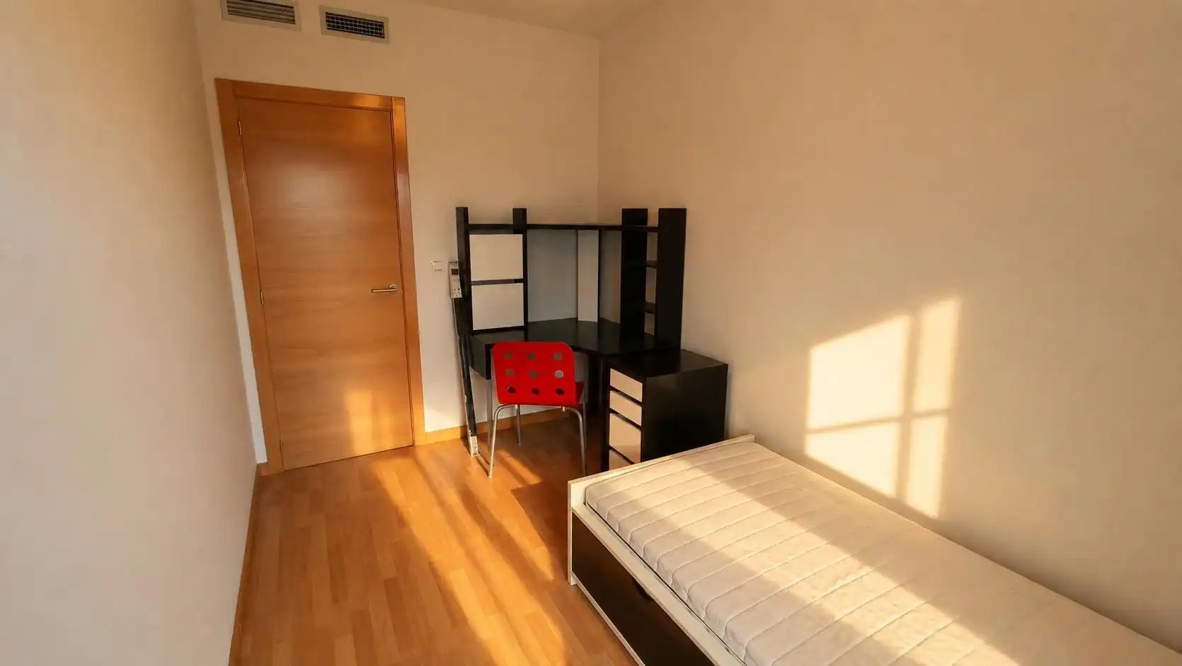 Habitación de Piso en venta en Castellón de la Plana / Castelló de la Plana con Aire acondicionado, Calefacción y Trastero