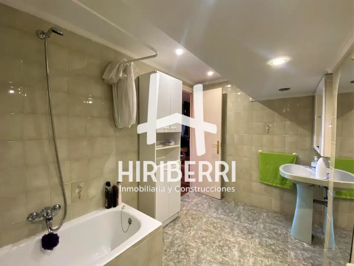 Baño de Ático en venta en Herramélluri con Trastero y Amueblado