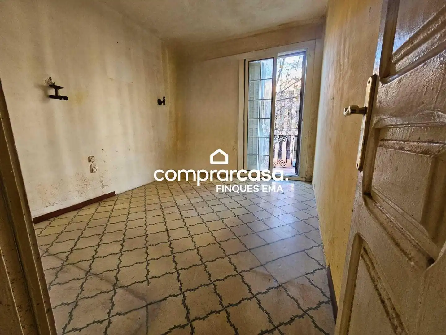 Vista exterior de Piso en venta en Barcelona con Balcón