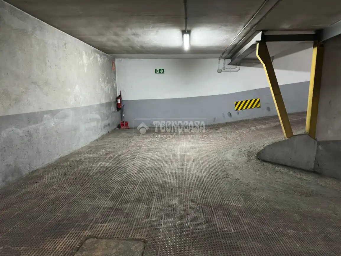 Parkplatz von Garage zum Verkauf in Madrid