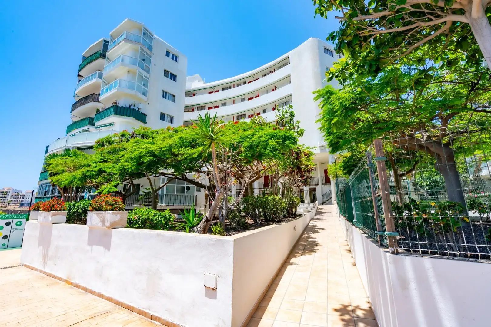 Vista exterior de Pis en venda en Adeje amb Piscina comunitària
