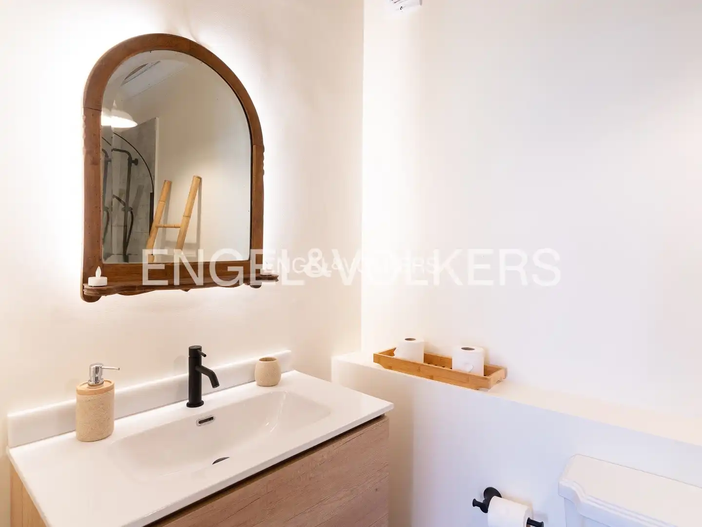 Baño de Casa adosada de alquiler en Alella con Aire acondicionado, Calefacción y Jardín privado