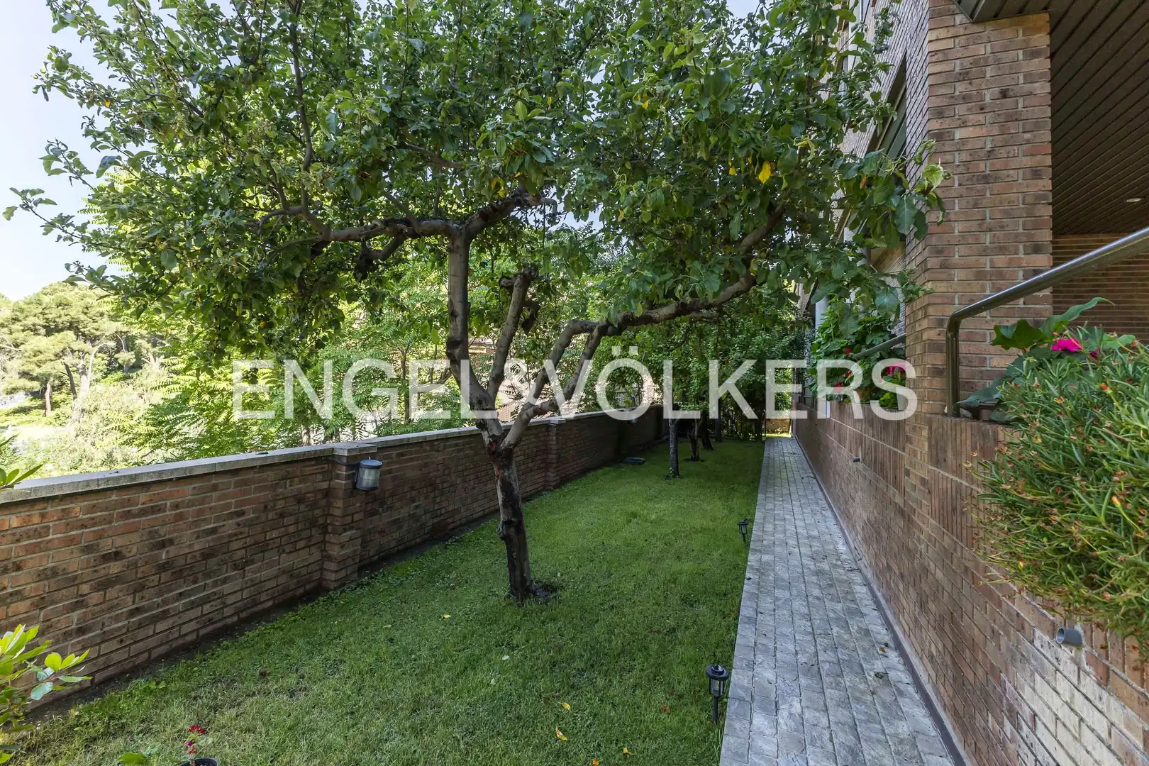 Terraza de Piso en venta en Madrid con Aire acondicionado, Calefacción y Jardín privado