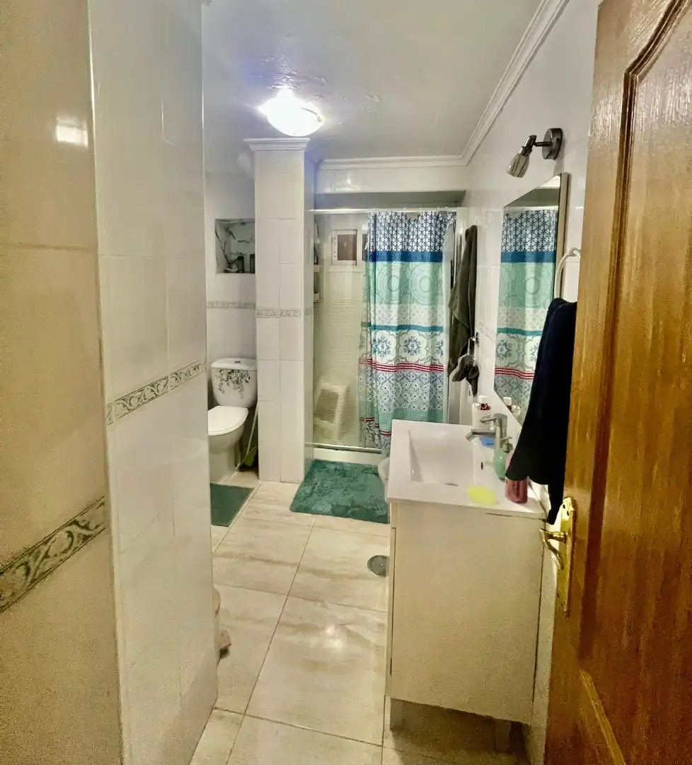 Bathroom of Flat for sale in Sevilla  with Air Conditioner