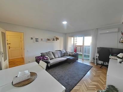 Living room of Flat for sale in  Madrid Capital  with Air Conditioner, Heating and Parquet flooring