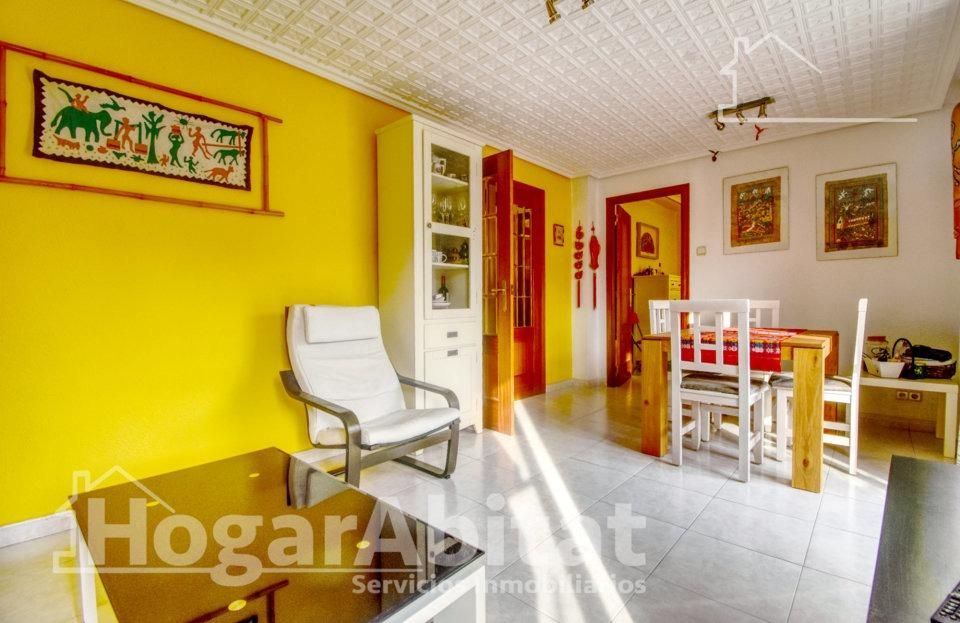 Living room of Flat for sale in  Valencia Capital  with Air Conditioner and Balcony