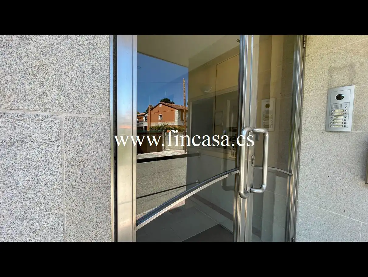 Piso en venta en Nigrán con Calefacción, Jardín privado y Parquet