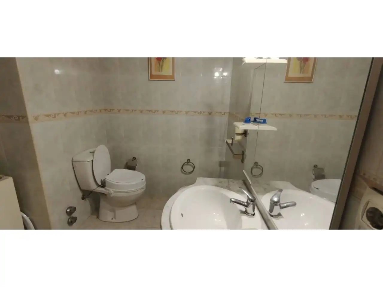 Bathroom of Flat for sale in Sevilla  with Air Conditioner, Heating and Balcony