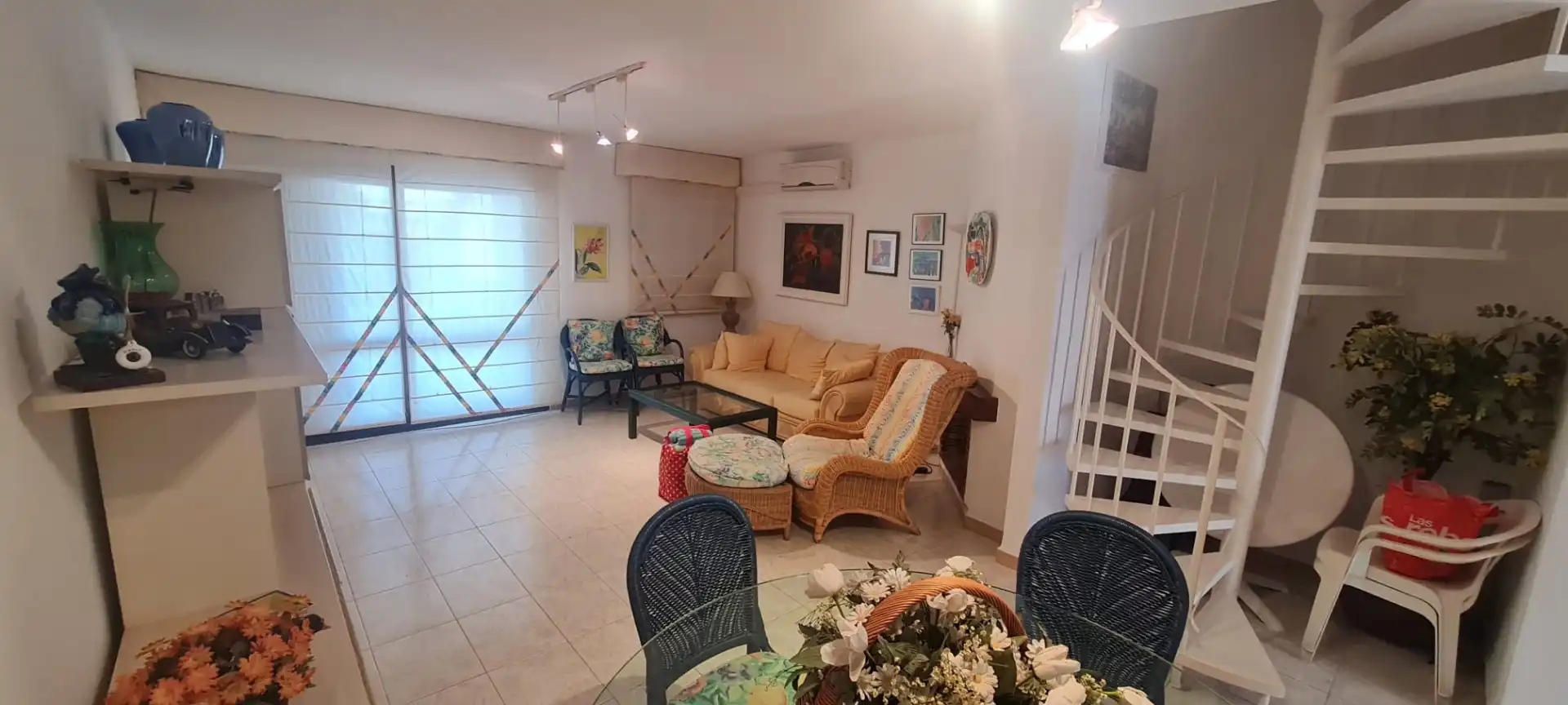 Wohnzimmer von Einfamilien-Reihenhaus zum Verkauf in Alcalà de Xivert mit Klimaanlage, Terrasse und Möbliert