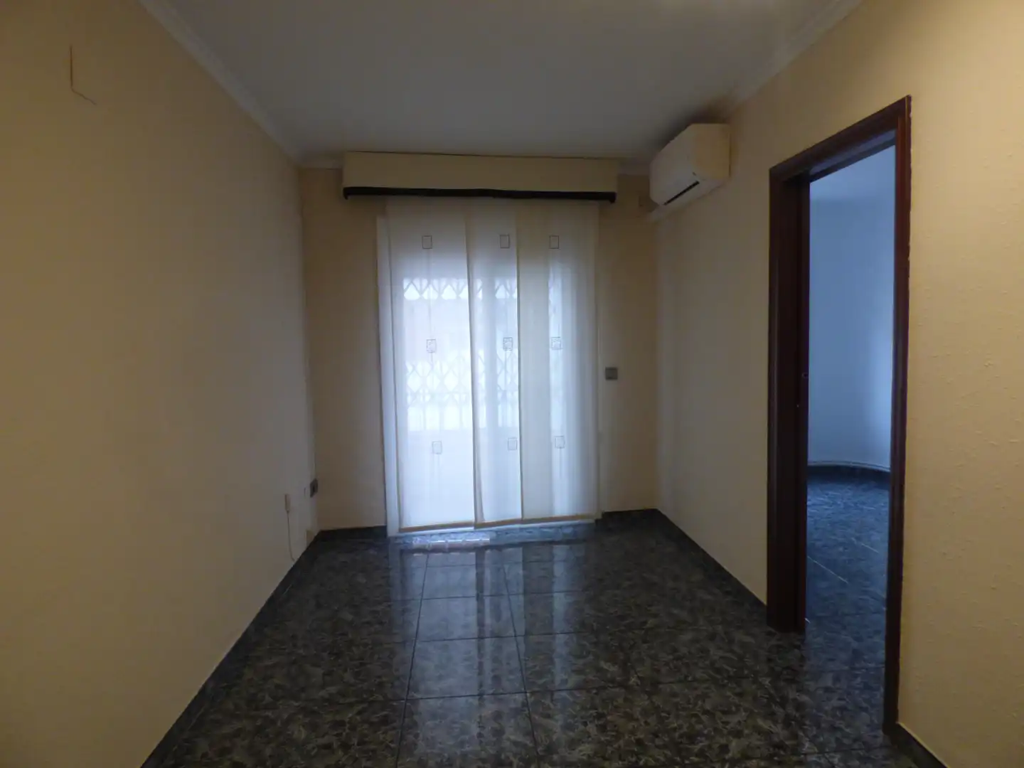 Habitación de Piso en venta en Cerdanyola del Vallès con Calefacción, Horno y Balcón