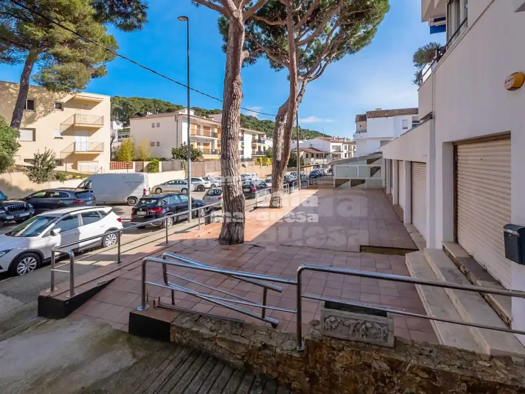 Vista exterior de Local en venda en Palafrugell