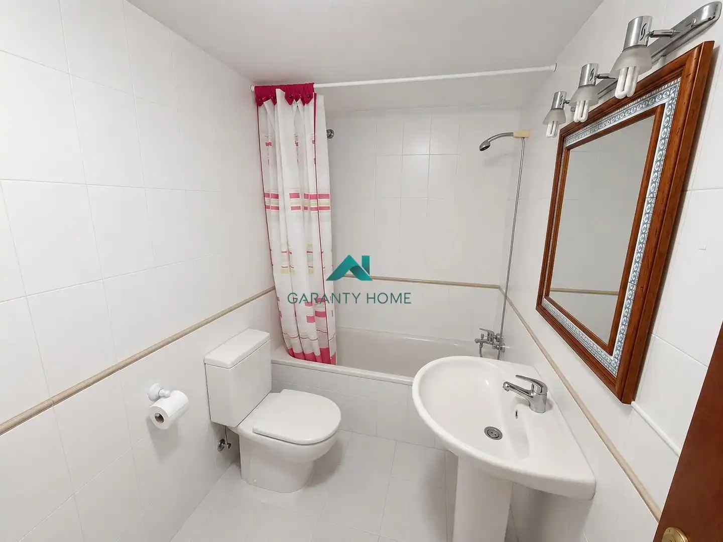 Baño de Piso de alquiler en Jaén con Aire acondicionado, Terraza y Amueblado
