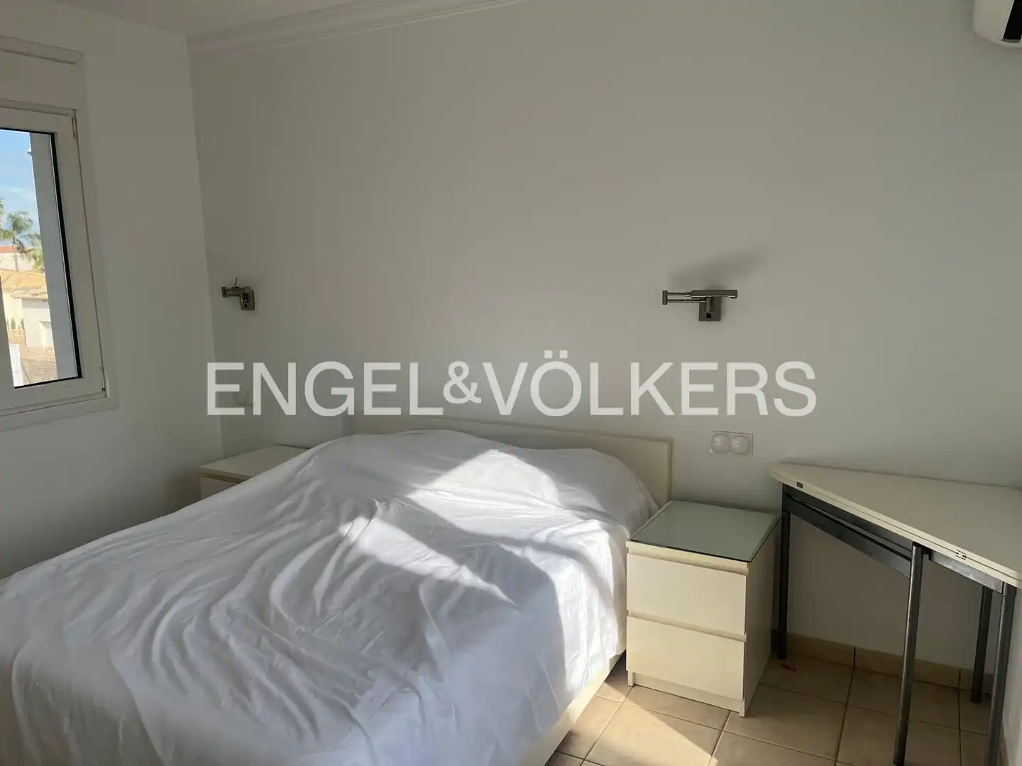 Habitación de Casa adosada de alquiler en Oliva con Aire acondicionado, Calefacción y Jardín privado