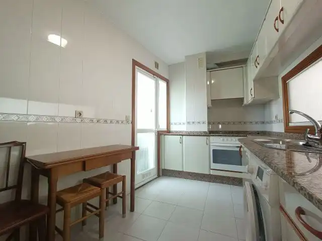 Kitchen of Flat for sale in Vigo   with Heating, Parquet flooring and Oven