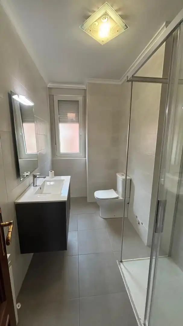 Badezimmer von Wohnung zum Verkauf in Rasines mit Heizung, Möbliert und Ofen