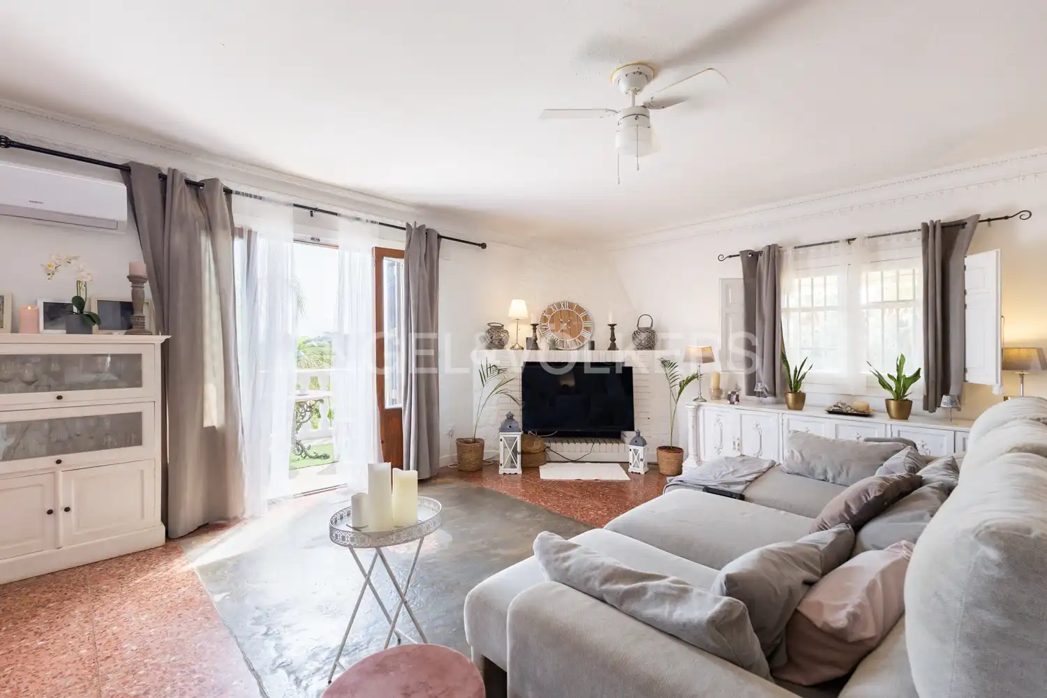 Sala de estar de Casa o chalet en venta en Pedralba con Aire acondicionado, Calefacción y Jardín privado