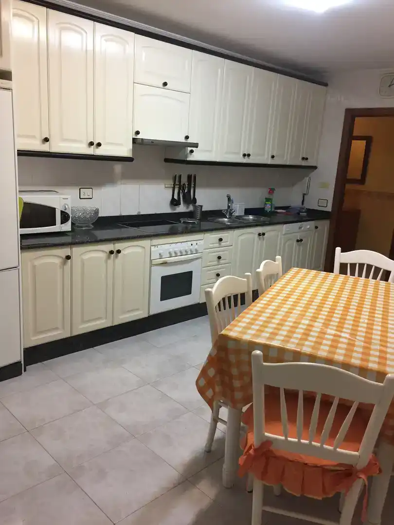 Küche von Wohnung zur Miete in Viveiro mit Parkett, Möbliert und Balkon
