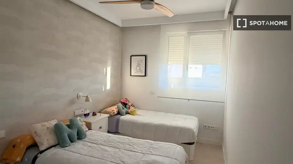 Habitación de Apartamento para compartir en Vélez-Málaga con Aire acondicionado, Terraza y Amueblado