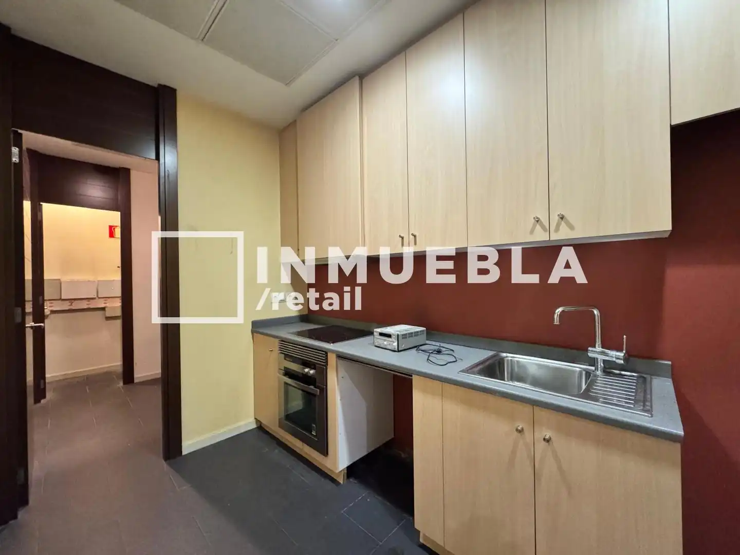 Cocina de Oficina de alquiler en Barcelona con Aire acondicionado y Calefacción