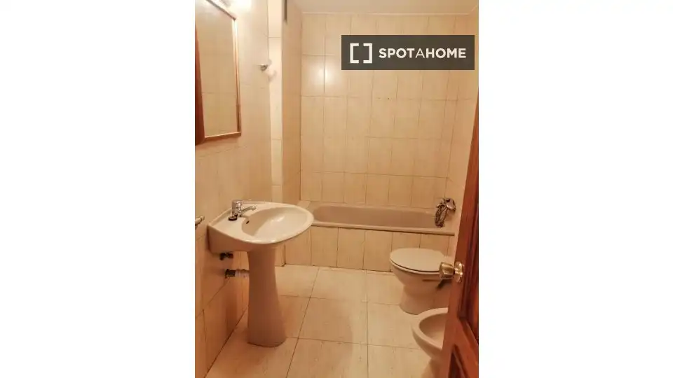 Baño de Piso para compartir en Las Palmas de Gran Canaria con Aire acondicionado, Calefacción y Amueblado