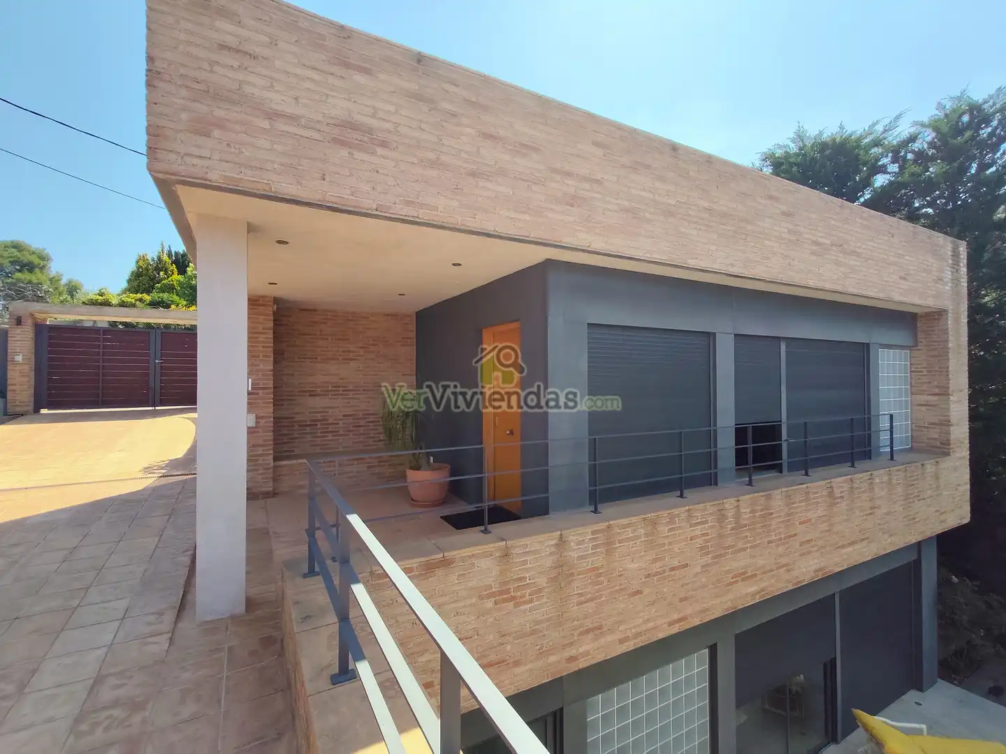 Vista exterior de Casa o xalet en venda en Sant Cugat del Vallès amb Aire condicionat, Calefacció i Jardí privat