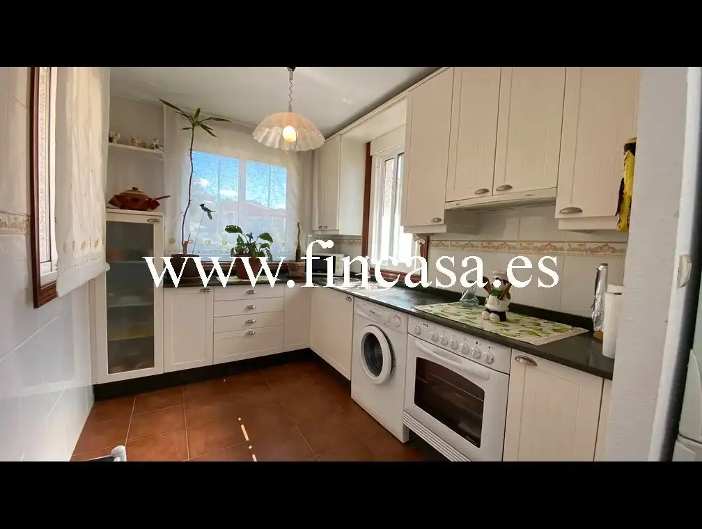 Cocina de Casa o chalet en venta en Nigrán con Jardín privado, Terraza y Trastero
